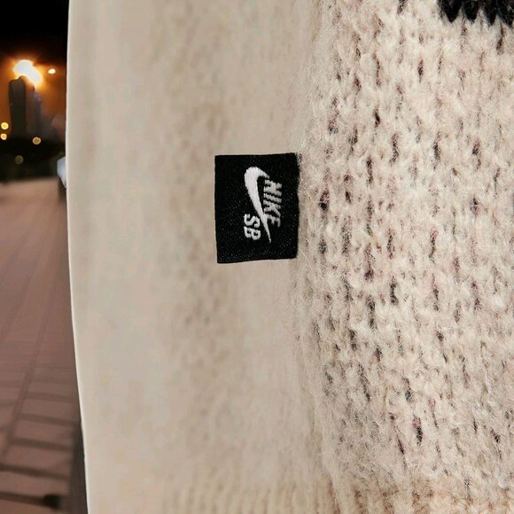 Nike Air SB Sweater Vest Yarn Knit Snake Print Plum Dust FV7391-523 - Size M - Picture 11 of 11